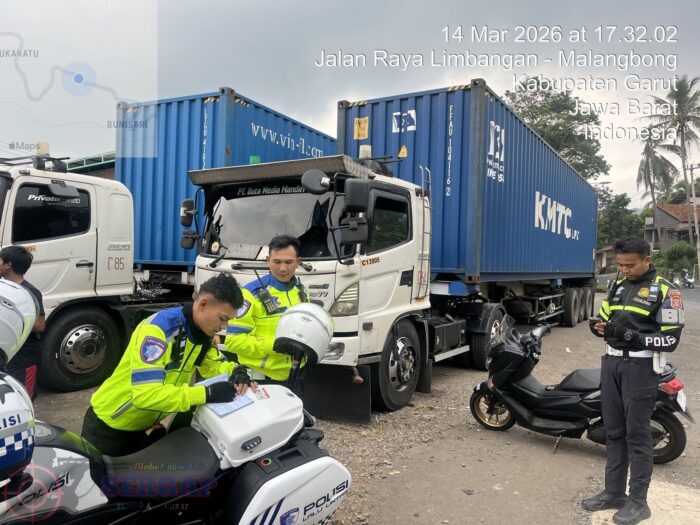 Polda Jabar Tilang 1.700 Truk Sumbu Tiga yang Nekat Melintas Saat Mudik