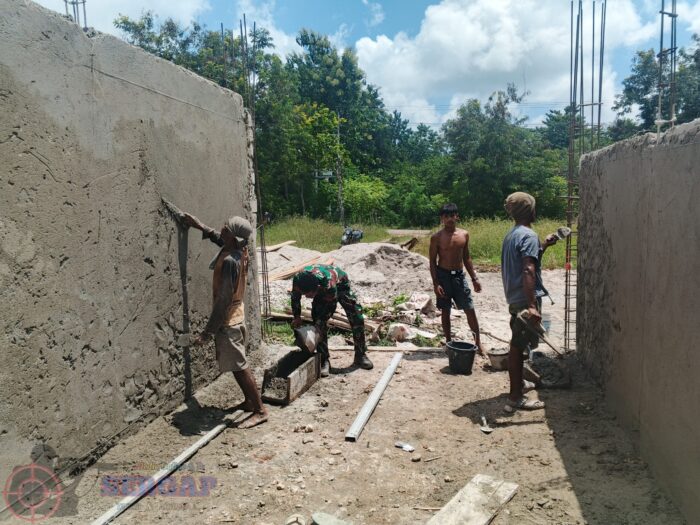 Dorong Ekonomi Warga, Babinsa Turun Langsung Awasi Pembangunan Koperasi