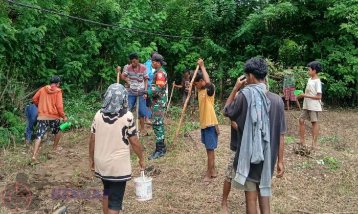 Pratu Denis Nderu Peta Perkuat Kemanunggalan dengan Petani Wudi Pandak