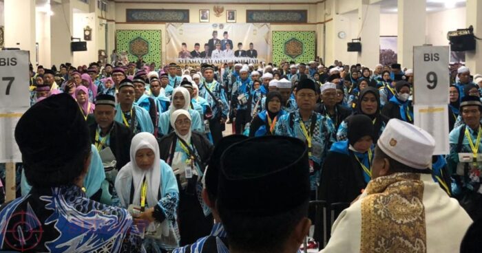 445 Jemaah Haji Tasikmalaya Resmi Diberangkatkan, Suasana Haru Iringi Pelepasan