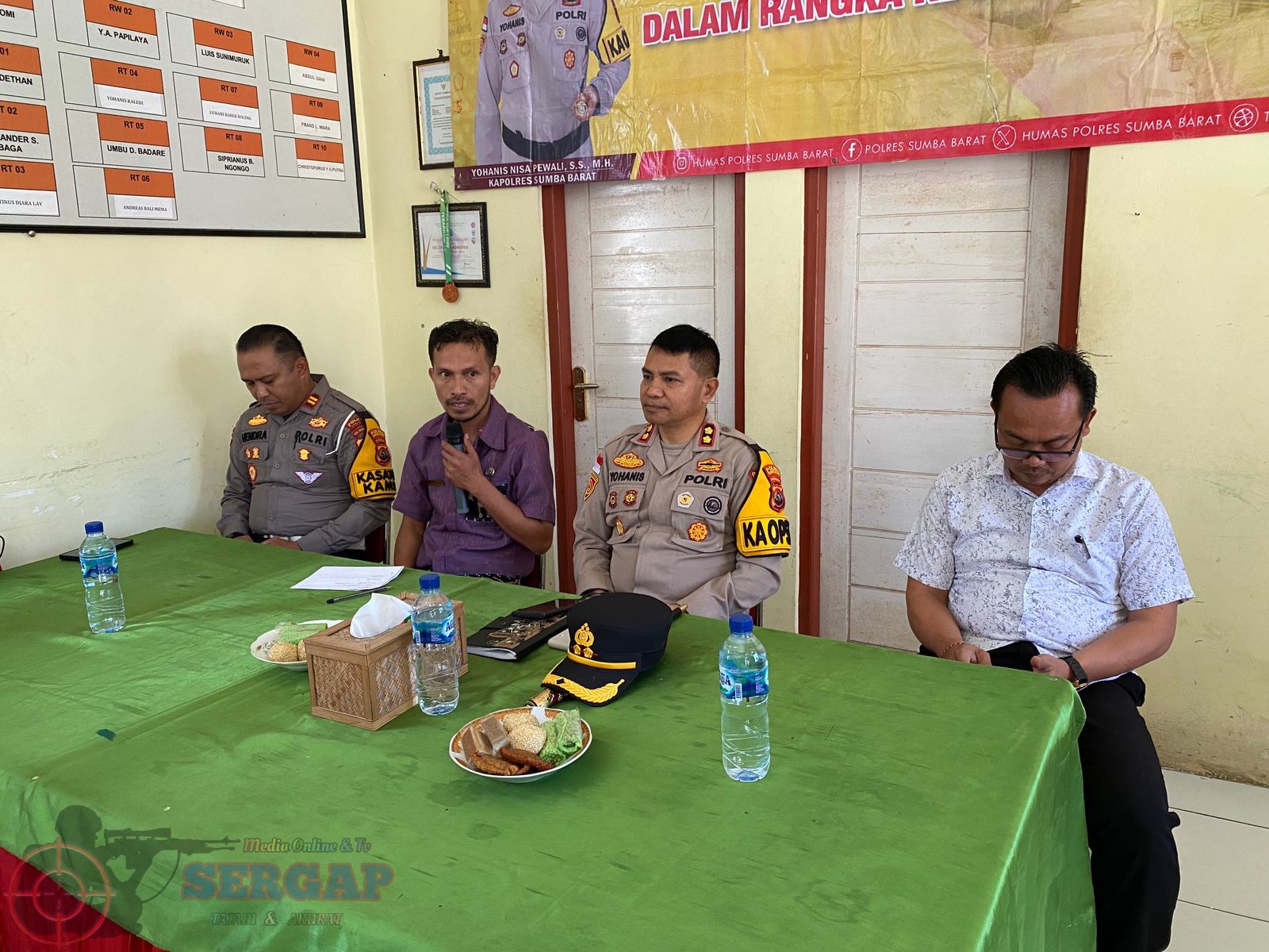 Kapolres Sumba Barat Serap Aspirasi Warga Lewat Jumat Curhat di Komerda