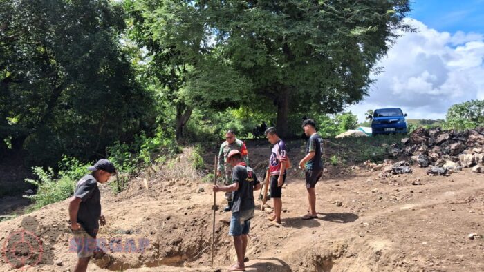 Percepat Infrastruktur, TNI dan Warga Bersinergi Bangun Jembatan Gantung