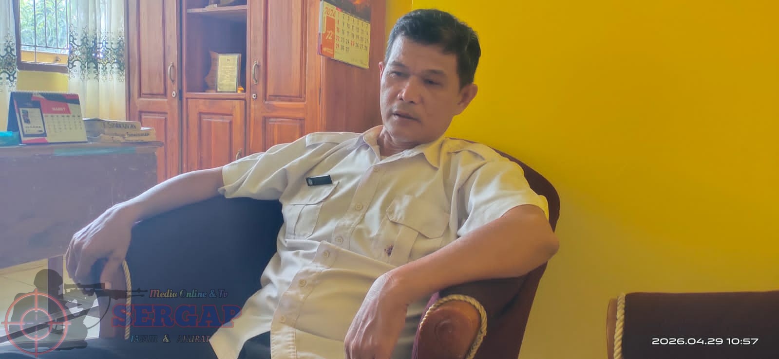 Caption : Plt.SMAN 10 Kupang,Ebenezer Simanjuntak.