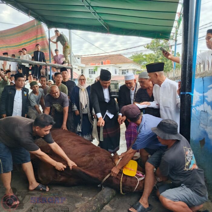 Ribuan Jemaah Padati Masjid Agung, Bupati dan Wabup Muara Enim Salat Iduladha 1447 H Bersama Warga