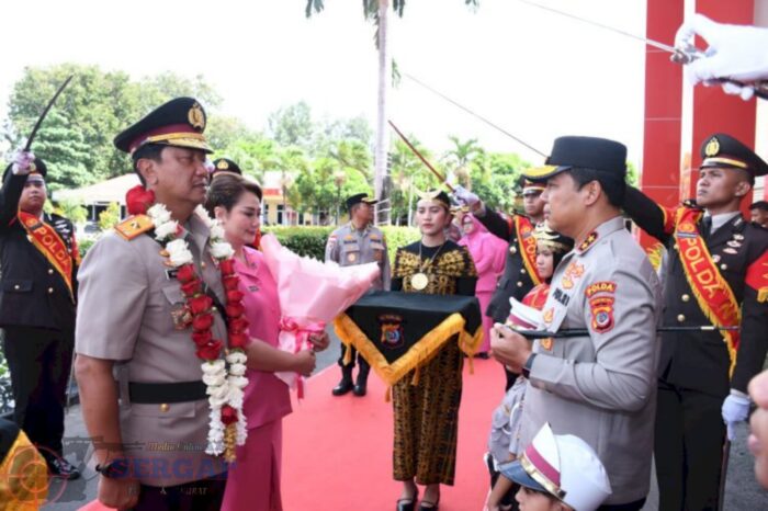 Suasana Haru Warnai Pelepasan Brigjen Pol Baskoro Tri Prabowo di Polda NTT