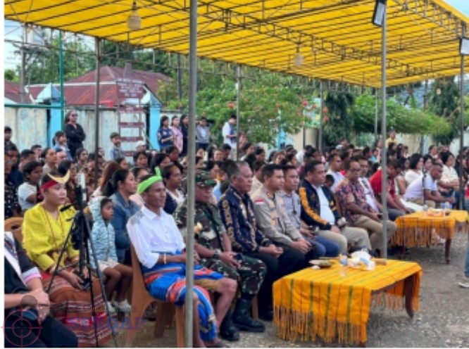 Kapolres Sumba Barat Hadiri Pagelaran Seni Budaya Nusantara di SMP Kristen Waikabubak