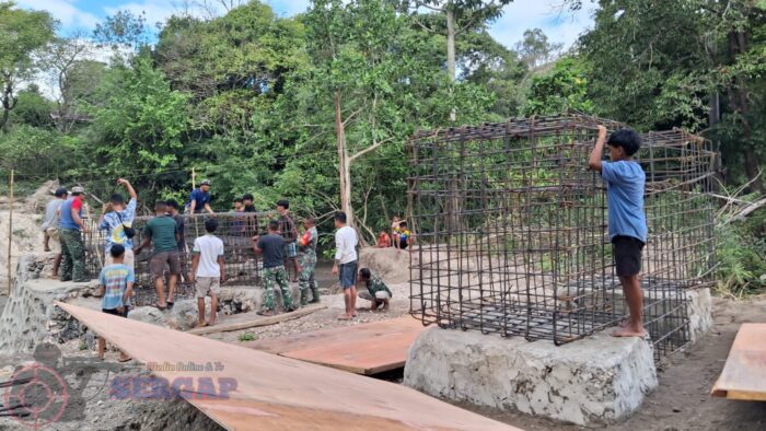 Kodim 1601/Sumba Timur Bersama Warga Kebut Pembangunan Jembatan di Wangga