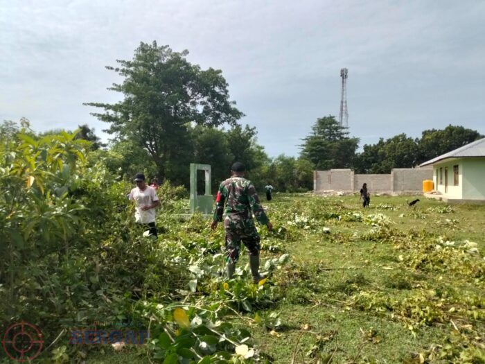TNI Bersama Masyarakat Wulla Waijelu Gelar Aksi Bersih Lingkungan