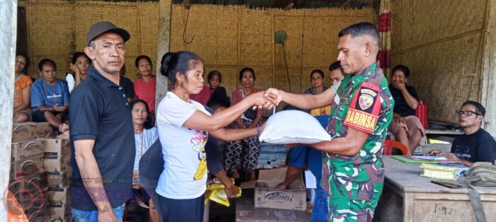 TNI Dampingi Pembagian Raskin di Desa Wudipandak