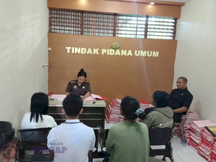 Polres Sumba Barat Tuntaskan Penyidikan Kasus Pengeroyokan,Tersangka Dan Barang Bukti Dilimpahkan Ke Kejaksaan