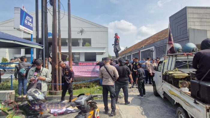 GIBAS Kepung Empat Kantor BCA di Tasikmalaya, Pertanyakan Tanggung Jawab atas Dugaan Dana Nasabah Hilang