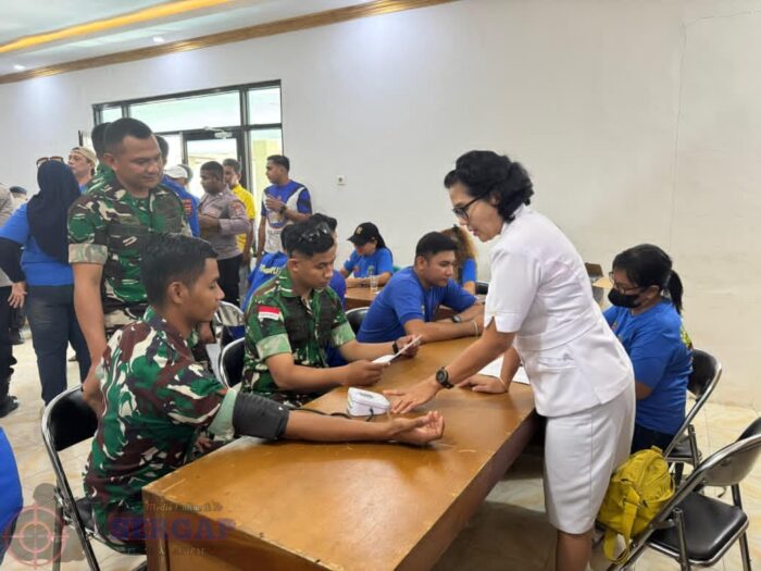 Kasdim 1601/Sumba Timur Hadiri Donor Darah Hari Bhayangkara ke-80, Wujud Sinergitas TNI-Polri dan Kepedulian Kemanusiaan