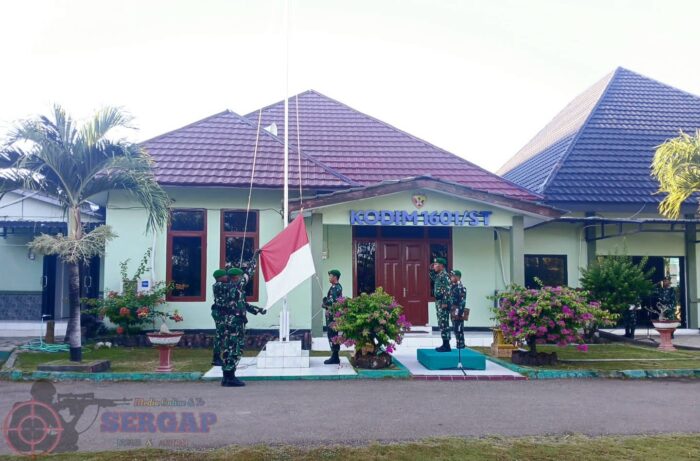 Kasdim 1601/Sumba Timur Pimpin Upacara Bendera, Ingatkan Pentingnya Disiplin dan Kebersihan Satuan