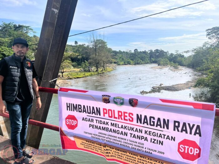 Unit Opsnal Satreskrim Polres Nagan Raya Pasang Spanduk Imbauan Anti-PETI di Kecamatan Beutong