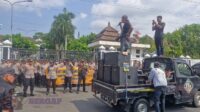 Ratusan Massa GIBAS Kepung Balai Kota, Desak Pemkot Tegas Tertibkan Garasi Truk Kontainer di SL Tobing