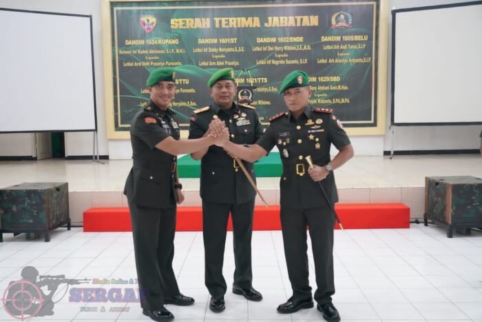Tongkat Komando Kodim 1601/Sumba Timur Beralih, Letkol Inf Dobby Noviyanto Serahkan Jabatan kepada Letkol Arm Adwi Prasetya