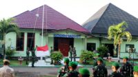 Kasdim 1601/Sumba Timur Pimpin Upacara Bendera Rutin, Tekankan Disiplin dan Kesehatan Personel