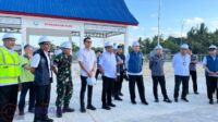 Dandim 1601/Sumba Timur Dampingi Irjen KKP RI Tinjau Lokasi Tambak Udang Terintegrasi dan Kampung Nelayan Merah Putih