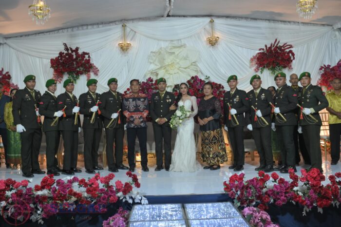 Kasdim 1601/Sumba Timur Hadiri Pernikahan Prajurit, Tradisi Sangkur Pora Berlangsung Khidmat