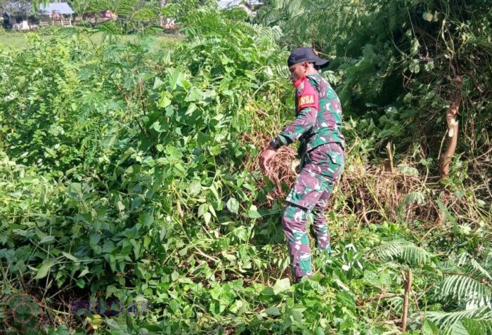 Jumat Bersih, Babinsa Koramil 04/Tabundung Ajak Warga Jaga Kebersihan Lingkungan