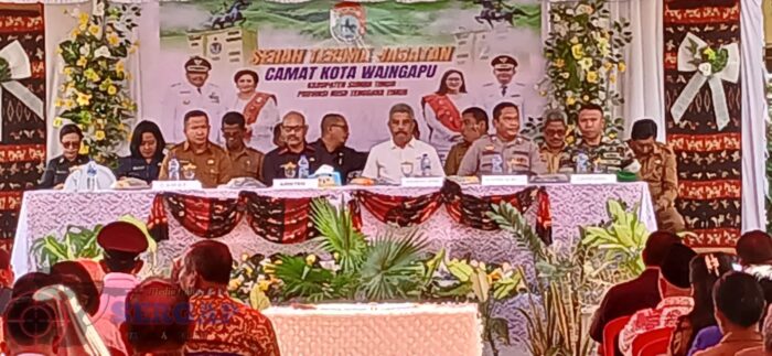 Babinsa Koramil 05/Waingapu Hadiri Serah Terima Jabatan Camat Kota Waingapu
