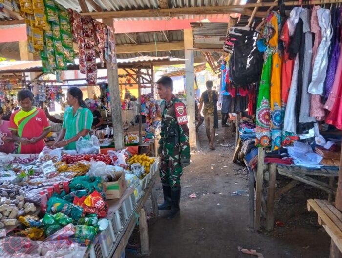 Lewat Komsos, Babinsa Serap Aspirasi Pedagang dan Kampanyekan Kebersihan Pasar