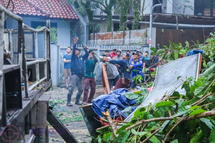 Meski Kemarau, Farhan Minta BPBD Bandung Siaga Hadapi Cuaca Ekstrem