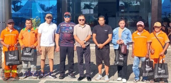 Bank NTT Awali HUT ke-64 dengan Aksi Bersih Kota