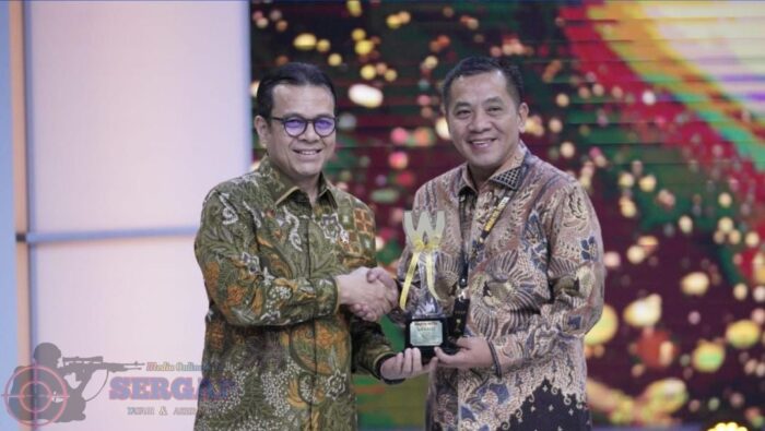 Pemkab Karawang Raih Penghargaan Tata Kelola Pemerintahan Responsif dan Akuntabel di Warta Kota Awards 2026