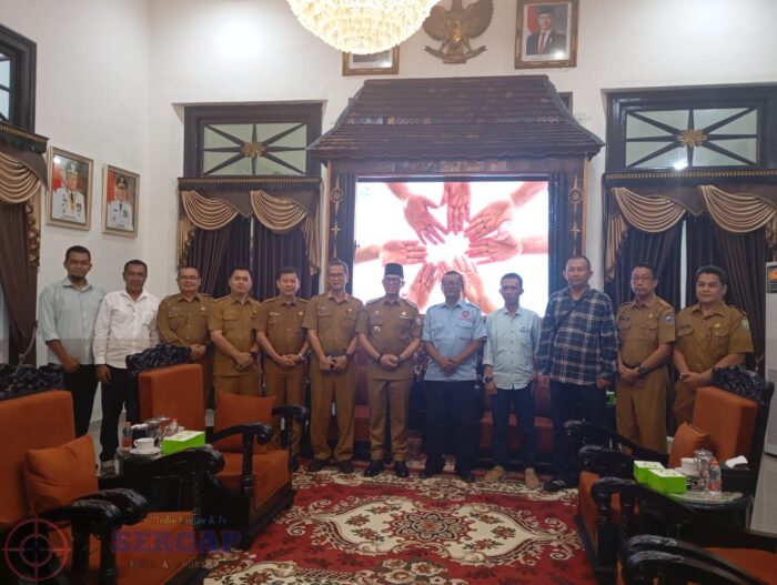 Bupati OKU Terima Audiensi DPC KSPSI, Dukung Pelantikan Pengurus Dan Seminar Ketenagakerjaan.