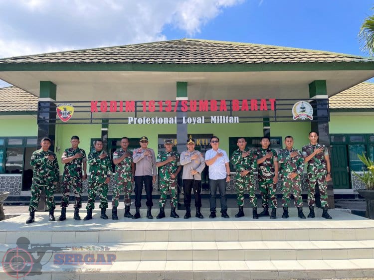 Kapolres Sumba Barat Sambangi Makodim 1613