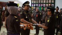 Kejari Pessel Lantik Tiga Kasi. Dede Mauladi: saya mohon pamit.