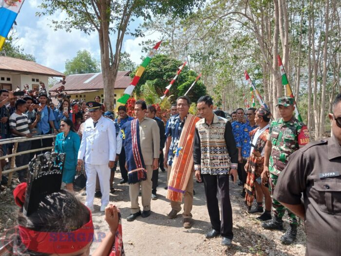 Sertijab Camat Lewa Tidahu Berlangsung Lancar, Babinsa Tegaskan Dukungan TNI untuk Pelayanan Publik