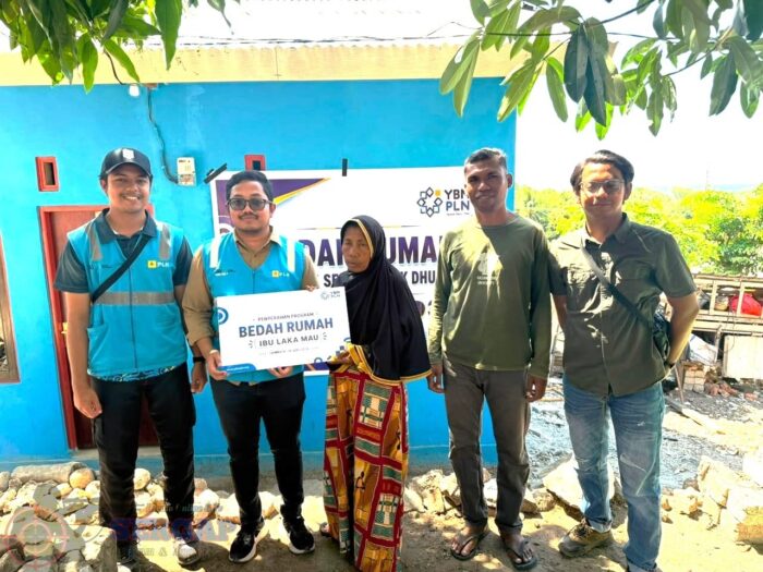 Cahaya Harapan untuk Ibu Laka Mau: YBM PLN Bedah Rumah Janda Dua Anak di Lembata