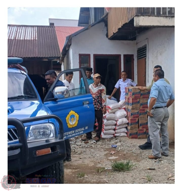 Respon Cepat Dinsos Pemberdayaan dan Perlindungan Anak Pessel, Salurkan Bantuan Sembako terhadap Warga Terdampak Banjir