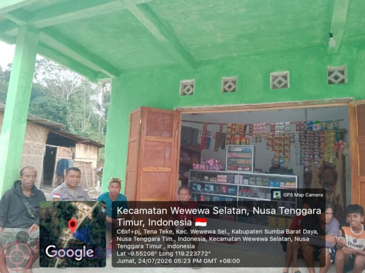 Patroli Sore Polsek Wewewa Selatan Pastikan Situasi Desa Mandungo Tetap Aman dan Kondusif