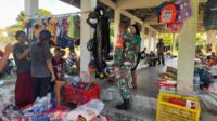 Babinsa Koramil 02/Rindi Umalulu Ajak Pedagang Jaga Kebersihan Pasar Tradisional