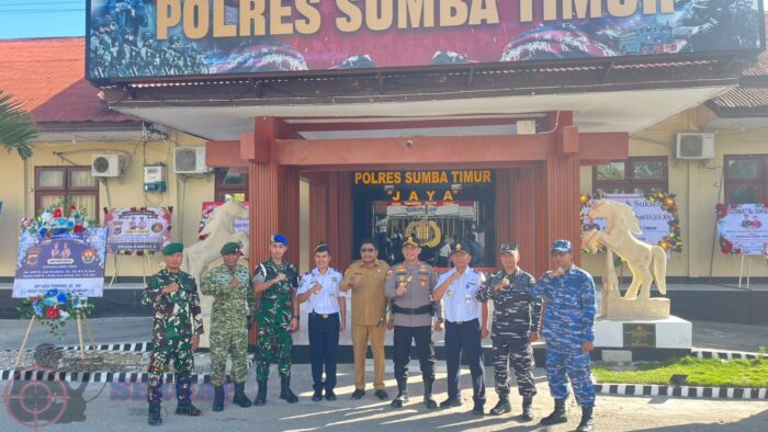 Pasiops Kodim 1601/Sumba Timur Hadiri Tradisi Penyambutan AKBP Dr. I Kadek Hery Cahyadi sebagai Kapolres