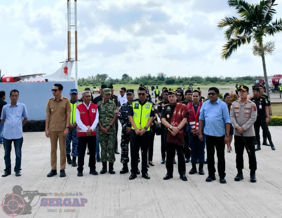 Pasi Pers Kodim 1601/Sumba Timur Bersama Forkopimda Jemput Kajati NTT di Waingapu