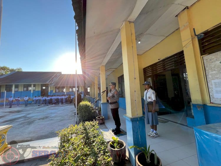 Kapolres Sumba Barat Pimpin Upacara Senin di SMA Negeri 1 Lamboya