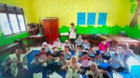 Edukasi Ecoprint Totebag, Mahasiswa KKN Unand Tumbuhkan Kreativitas dan Pola Pikir Nilai Tambah Produk pada Anak