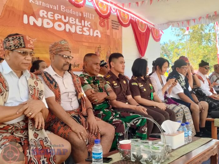 Pasi Ops Kodim 1601/Sumba Timur Hadiri Karnaval Budaya Semarakkan HUT RI ke-81