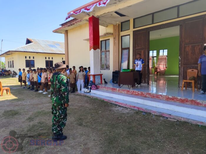 Jelang HUT RI ke-81, Babinsa Koramil Rindi Umalulu Dampingi Gladi Upacara