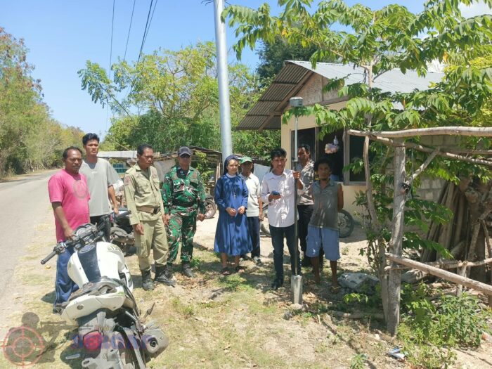 Pastikan Kondusif, Babinsa Dampingi Tim BPN Lakukan Pengukuran Tanah