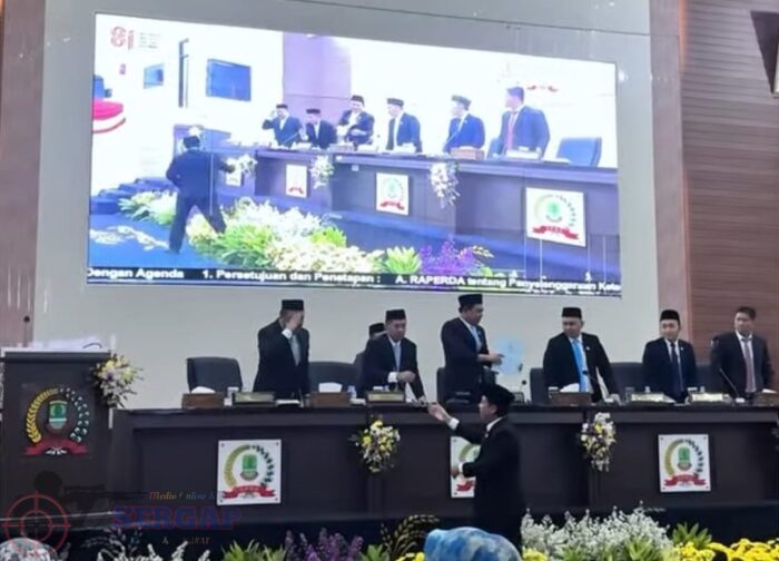 Rapat Paripurna DPRD Kabupaten Karawang, Sahkan Raperda Ketertiban Umum, sekaligus penyampaian Nota Pengantar Rancangan Perubahan KUA-PPAS Tahun Anggaran 2026.