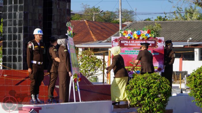 Di Atas Makam Pahlawan, Kajati NTT Roch Adi Wibowo Segarkan Sumpah Integritas Kejaksaan