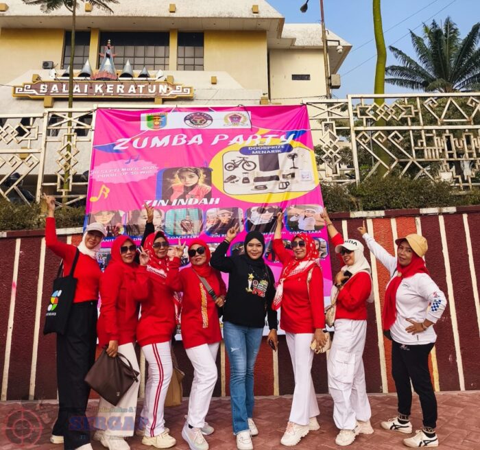 Senam Zumba Penuh Semangat, BAZAR UMKM Merah Putih PWDPI Sukses Digelar Dihadiri 1.000 Peserta