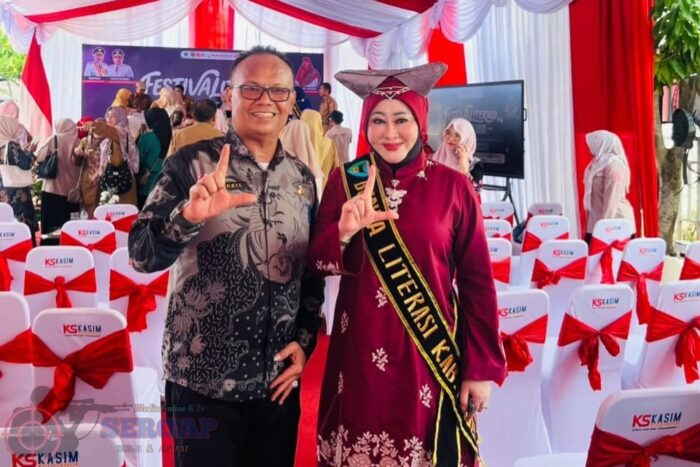 Ketua TPP PKK Pessel Lisda Hendrajoni Dianugerahi Bunda Literasi