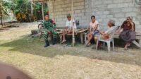 Cegah Karhutla, Babinsa Watumbaka Dorong Warga Jangan Sembarangan Bakar Lahan