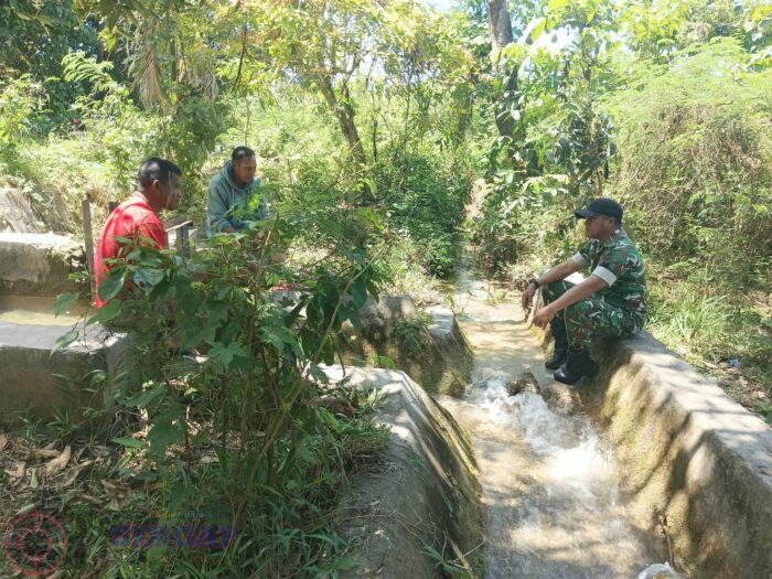 Kemarau Tekan Pasokan Air, Babinsa Pahunga Lodu Dorong Pemerataan Irigasi